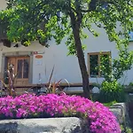 Vendégház & 2*